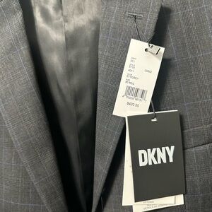 Mens dkny suit jacket blazer 

Brand new 

Size 40regular